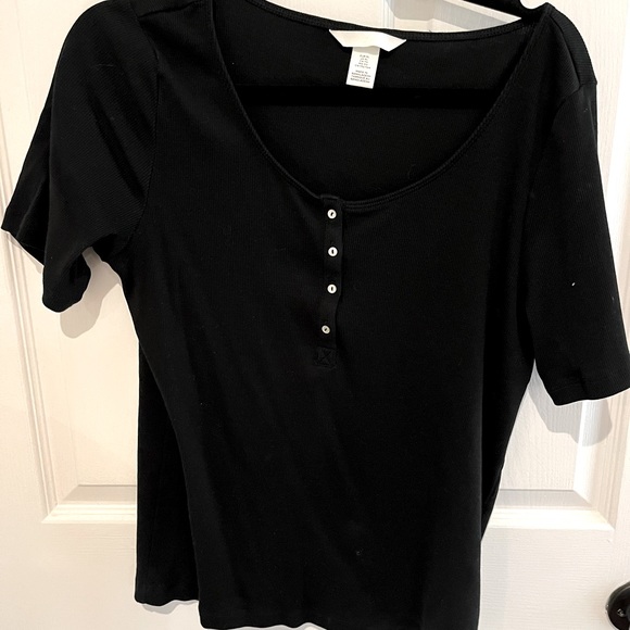 H&M Ribbed T-Shirt with buttons - Picture 1 of 2